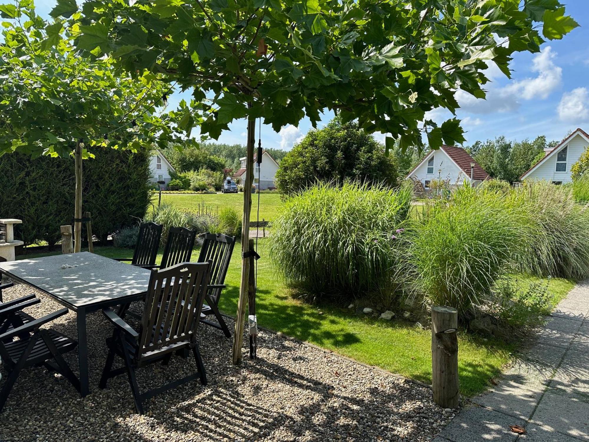 "Zeelandzon" Holiday Home By The Lake With Jacuzzi And Sauna Herkingen ภายนอก รูปภาพ